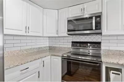 10307 Councils Way, Temple Terrace, FL 33617 - Photo 9