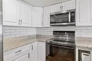 10307 Councils Way, Temple Terrace, FL 33617 - Photo 9