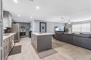 530 Julie Ln, Brandon, FL 33511 - Photo 9