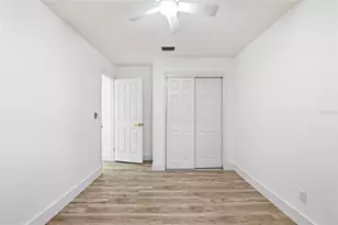 10217 N Pawnee Ave, Tampa, FL 33617 - Photo 43