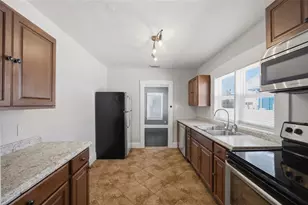 106 W Crest Ave, Tampa, FL 33603 - Photo 9