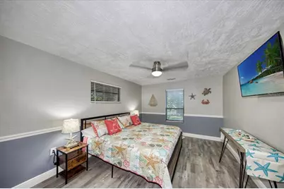 13703 Oak Forest Boulevard N, Seminole, FL 33776 - Photo 23