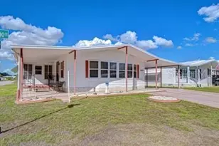35909 Bueno Dr, Zephyrhills, FL 33541 - Photo 55