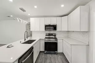 318 Bath St, Tarpon Springs, FL 34689 - Photo 11