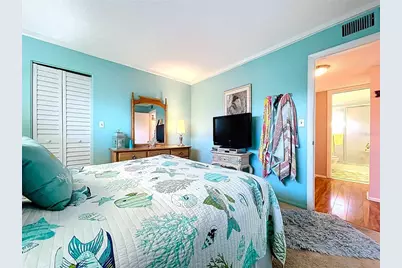 4650 Cove Circle #209, Saint Petersburg, FL 33708 - Photo 17