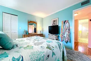 4650 Cove Cir, Saint Petersburg, FL 33708 - Photo 17