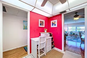 4650 Cove Cir, Saint Petersburg, FL 33708 - Photo 3