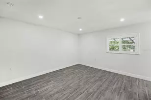 318 Bath St, Tarpon Springs, FL 34689 - Photo 13