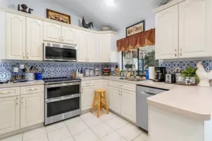 2111 W View Dr, Sun City Center, FL 33573 - Photo 9