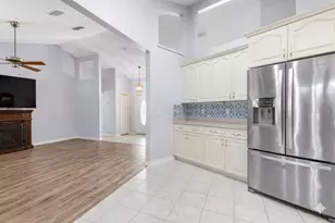 2111 W View Dr, Sun City Center, FL 33573 - Photo 9