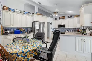 2111 W View Dr, Sun City Center, FL 33573 - Photo 11