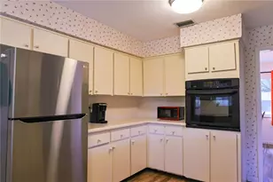 215 Morningside Dr, Valrico, FL 33594 - Photo 9
