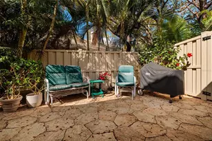 380 Fan Palm Ct NE, Saint Petersburg, FL 33703 - Photo 7
