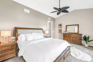 1052 Sanabel Ct NE, Saint Petersburg, FL 33702 - Photo 9