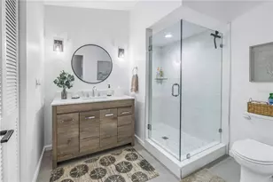 912 Myakka Ct NE, Saint Petersburg, FL 33702 - Photo 13