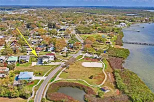 402 Shore Dr W, Oldsmar, FL 34677 - Photo 3