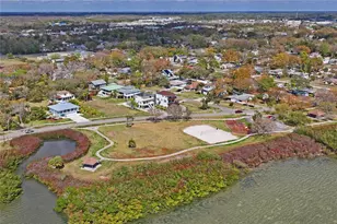 402 Shore Dr W, Oldsmar, FL 34677 - Photo 49