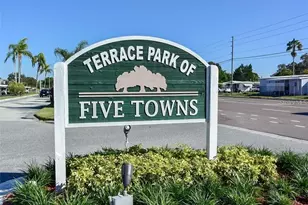 5750 80th St N, Saint Petersburg, FL 33709 - Photo 3