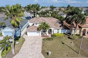 906 Landmark Circle S, Saint Petersburg, FL 33715 - Photo 3