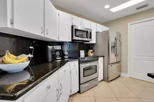 906 Landmark Circle S, Tierra Verde, FL 33715 - Photo 13