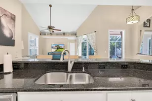 906 Landmark Circle S, Saint Petersburg, FL 33715 - Photo 13