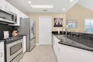 906 Landmark Circle S, Saint Petersburg, FL 33715 - Photo 11