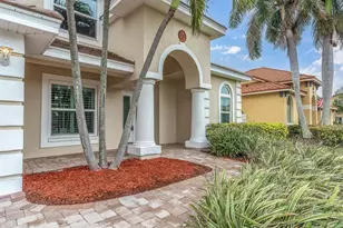 906 Landmark Circle S, Tierra Verde, FL 33715 - Photo 3