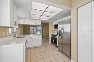 8301 Iberia Pl, Tampa, FL 33637 - Photo 19