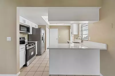 8301 Iberia Place, Tampa, FL 33637 - Photo 15