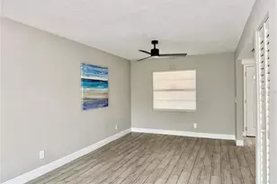 5129 Tennis Ct Cir, Tampa, FL 33617 - Photo 5