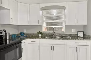 5129 Tennis Ct Cir, Tampa, FL 33617 - Photo 7