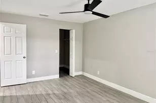 5129 Tennis Ct Cir, Tampa, FL 33617 - Photo 13