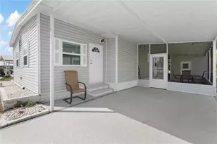 5541 Benton St, Zephyrhills, FL 33542 - Photo 9
