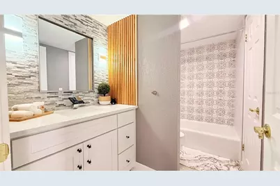 5940 Pelican Bay Plaza S #1105, Gulfport, FL 33707 - Photo 37