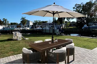 9484 Treasure Lane NE, Saint Petersburg, FL 33702 - Photo 3