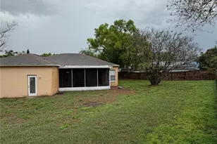 302 Crystal Goblet Ct, Valrico, FL 33594 - Photo 3