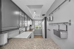 400 Glennes Ln, Dunedin, FL 34698 - Photo 9