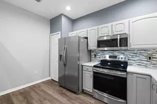 11231 Kapok Grand Cir, Saint Petersburg, FL 33708 - Photo 5