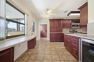 8140 Terrace Garden Dr N, Saint Petersburg, FL 33709 - Photo 17