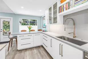 355 Red Cedar Ct NE, Saint Petersburg, FL 33703 - Photo 3