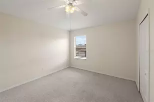 8001 Canterbury Lake Blvd, Tampa, FL 33619 - Photo 17