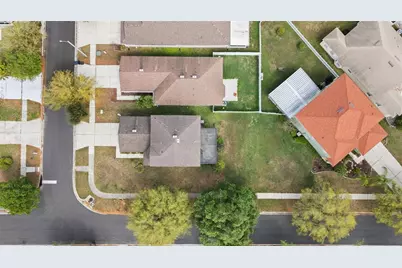 8001 Canterbury Lake Boulevard, Tampa, FL 33619 - Photo 27