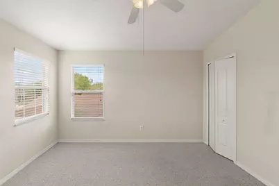 8001 Canterbury Lake Boulevard, Tampa, FL 33619 - Photo 19