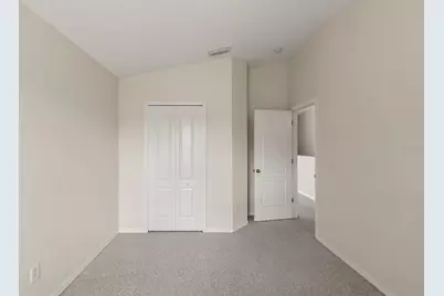 8001 Canterbury Lake Boulevard, Tampa, FL 33619 - Photo 15