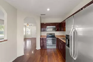 8001 Canterbury Lake Blvd, Tampa, FL 33619 - Photo 9