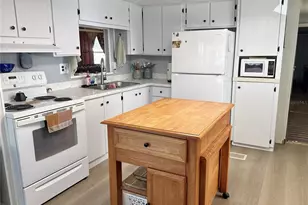 7213 Mt Essex Dr NE, Saint Petersburg, FL 33702 - Photo 5