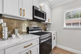 4420 Pompano Dr SE, Saint Petersburg, FL 33705 - Photo 9