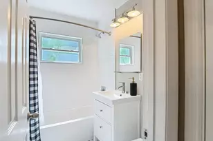 104 W Osborne Ave, Tampa, FL 33603 - Photo 9