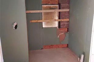 1426 17th St W, Bradenton, FL 34205 - Photo 9