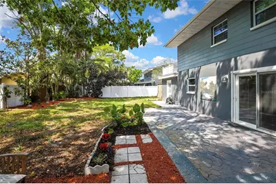 8424 Stillbrook Avenue, Tampa, FL 33615 - Photo 11